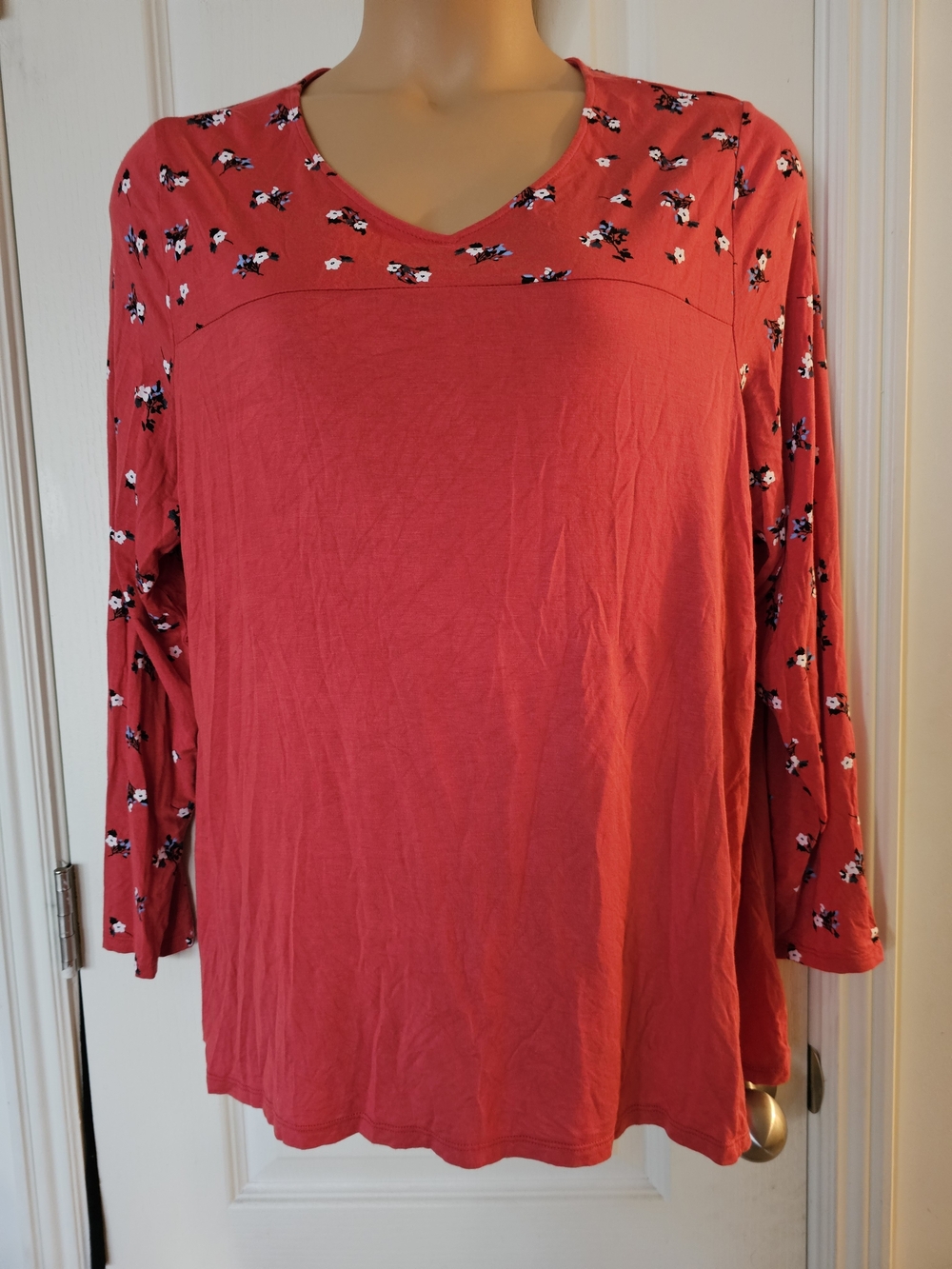 Lane Bryant 18 20 Red V-Neck Long Sleeve Top with Floral Accent